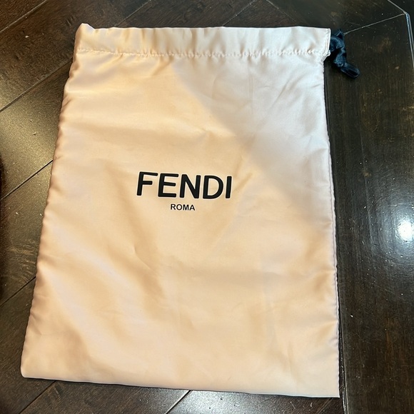 Fendi shearling slippers - Picture 9 of 9